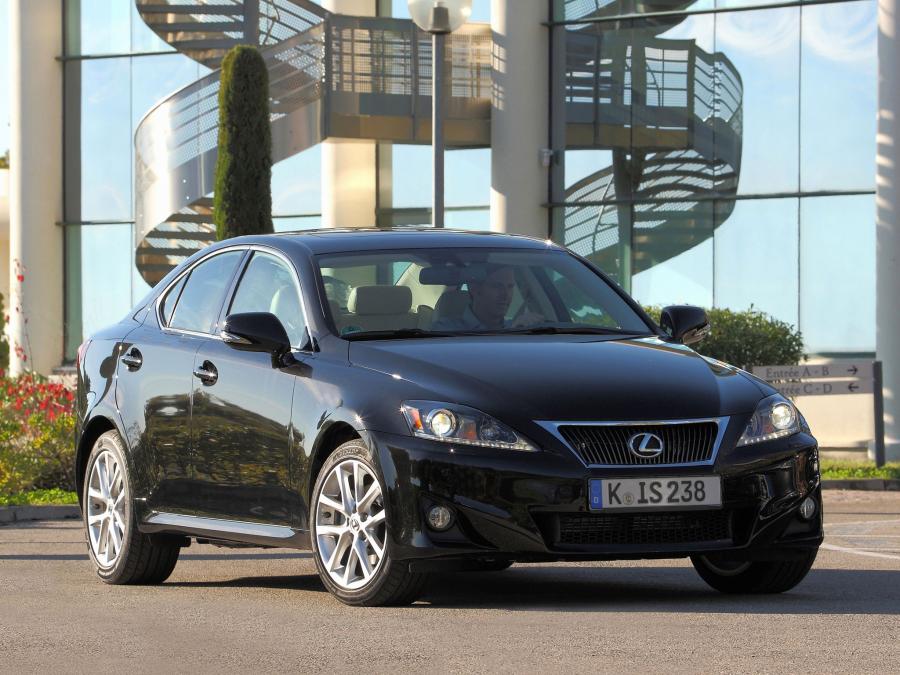  Lexus IS200d 2010 года  (фото 18 из 19)
